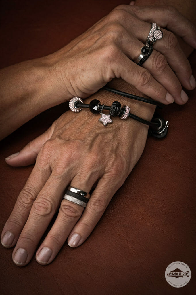 Hands with Jewellery, Photo by Reinhard Fasching, Photographer Austria Schmuckfotografie